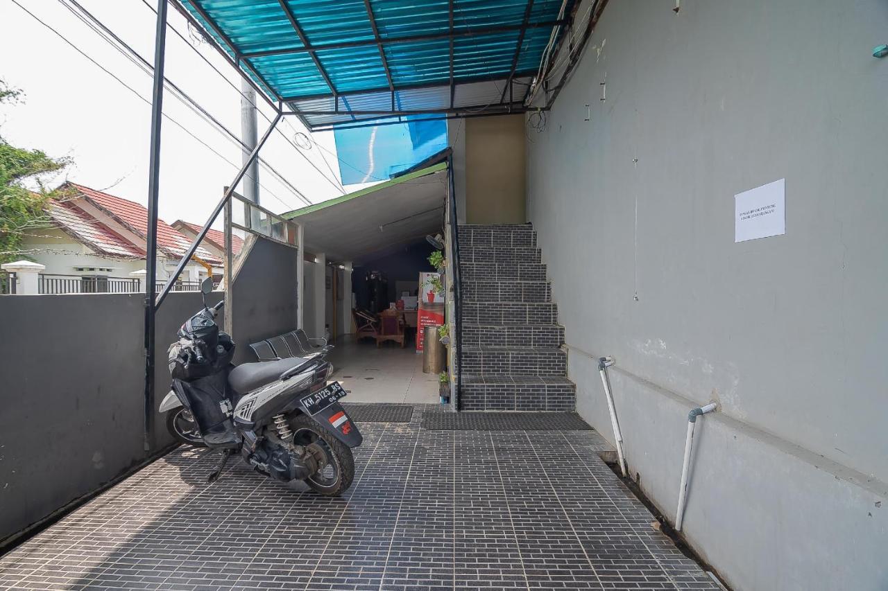ホテル Reddoorz Syariah At Jalan Cilik Riwut Kapuas Kualakapuas エクステリア 写真