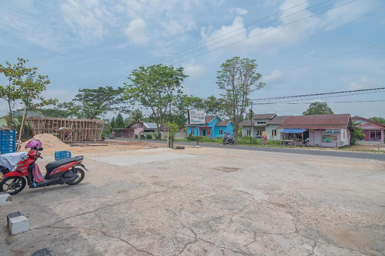 ホテル Reddoorz Syariah At Jalan Cilik Riwut Kapuas Kualakapuas エクステリア 写真