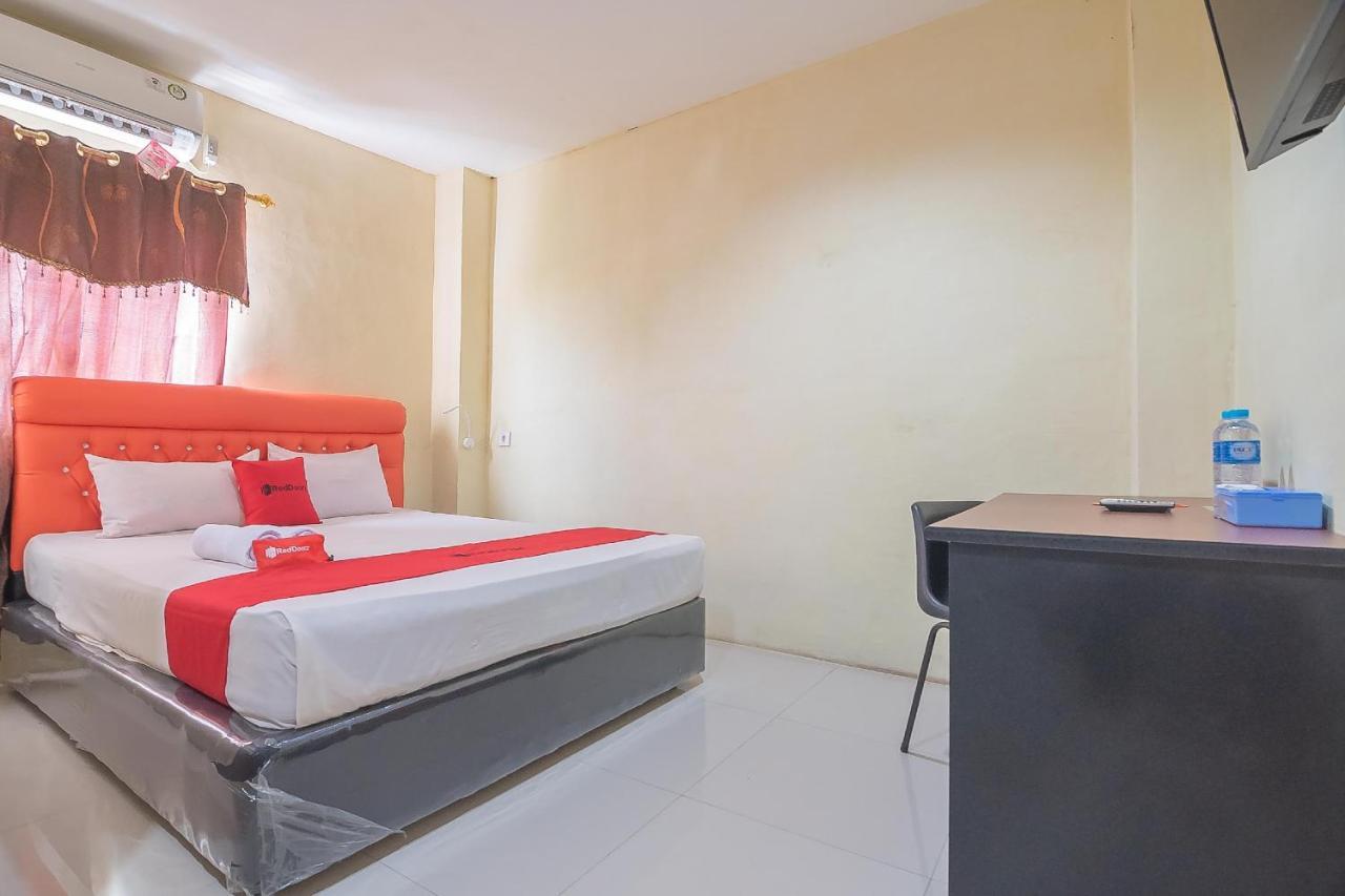 ホテル Reddoorz Syariah At Jalan Cilik Riwut Kapuas Kualakapuas エクステリア 写真