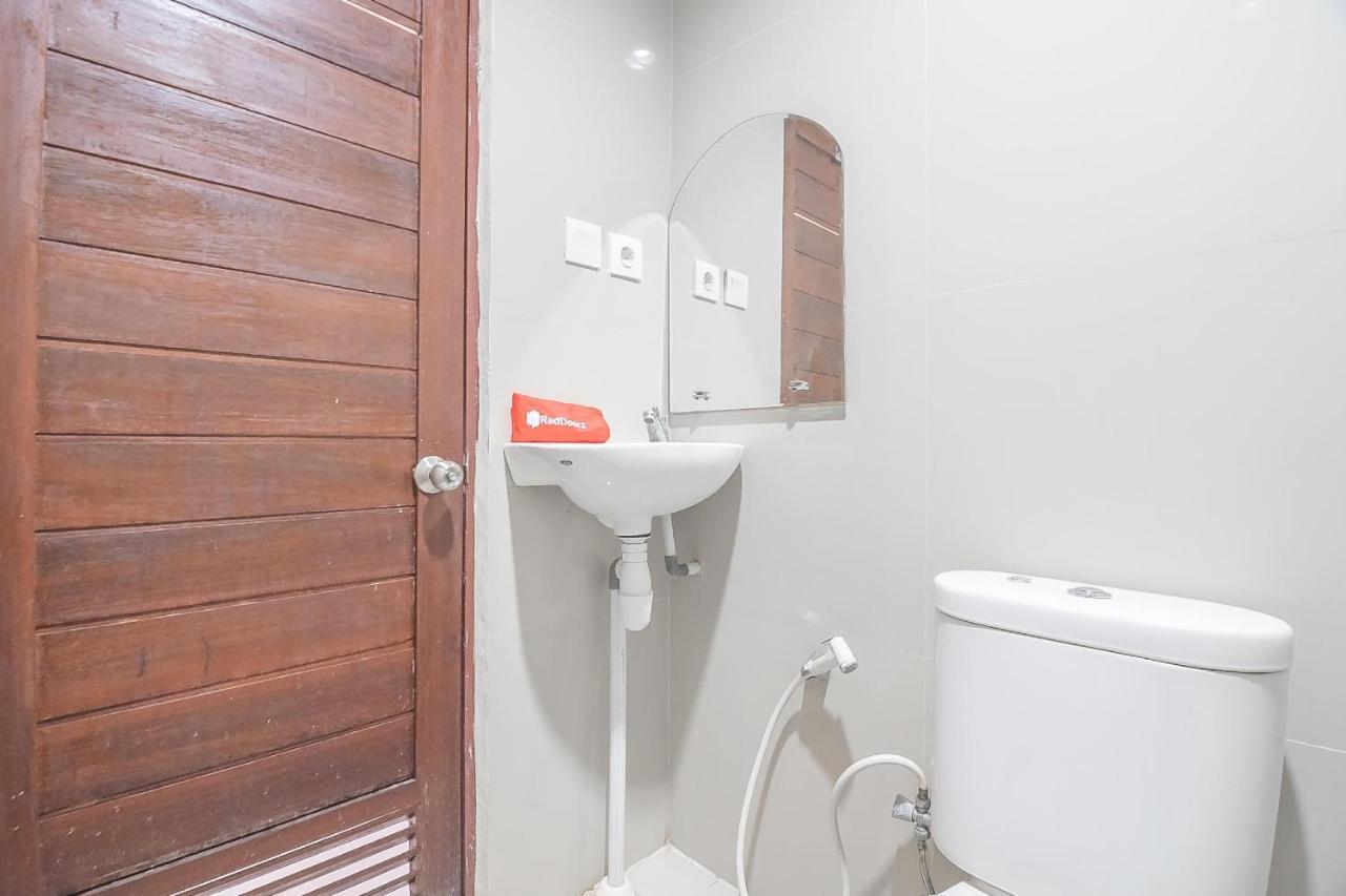 ホテル Reddoorz Syariah At Jalan Cilik Riwut Kapuas Kualakapuas エクステリア 写真