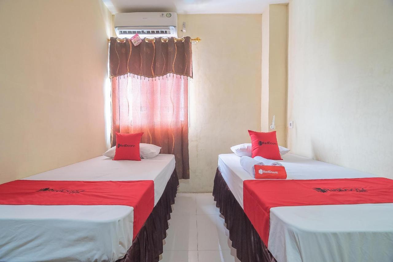 ホテル Reddoorz Syariah At Jalan Cilik Riwut Kapuas Kualakapuas エクステリア 写真