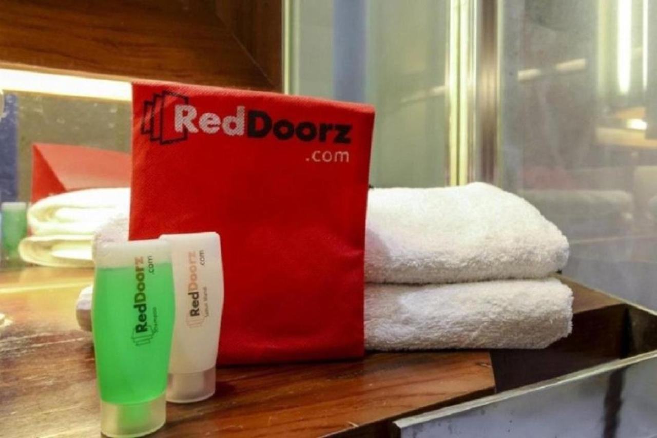 ホテル Reddoorz Syariah At Jalan Cilik Riwut Kapuas Kualakapuas エクステリア 写真